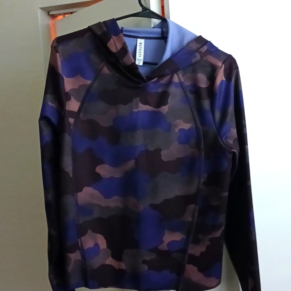 Athleta cameo pullover, size M